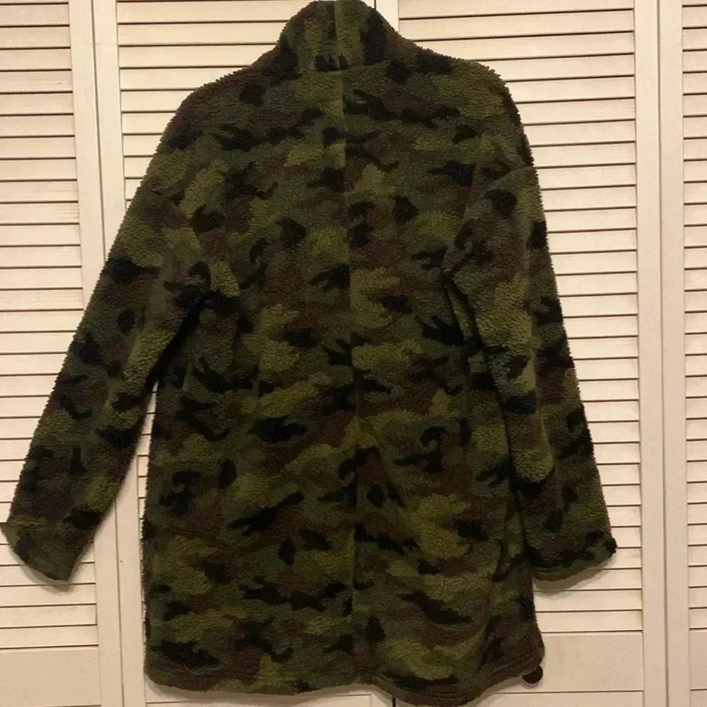 American Eagle Camo Sherpa Jacket Size Medium. - Picture 7 of 9